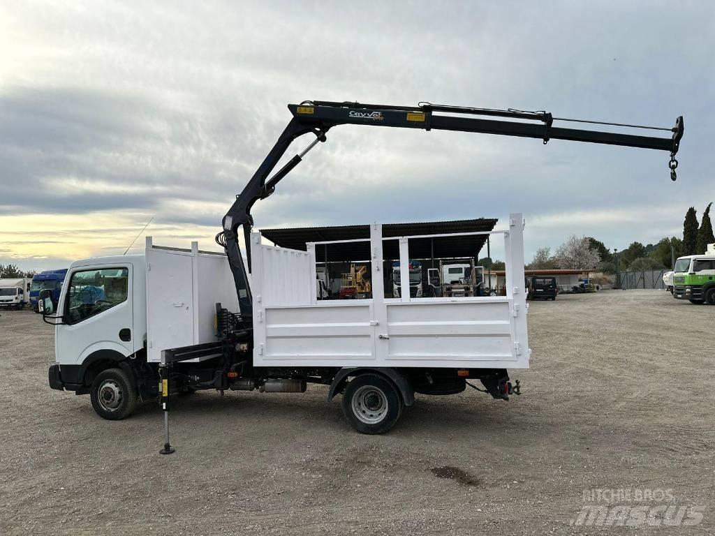 Nissan NT 400 Vlakke laadvloer met kraan