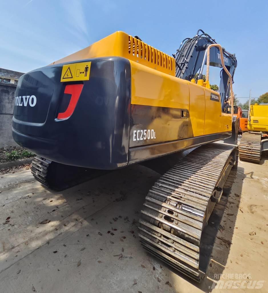 Volvo EC 250 D L Rupsgraafmachines