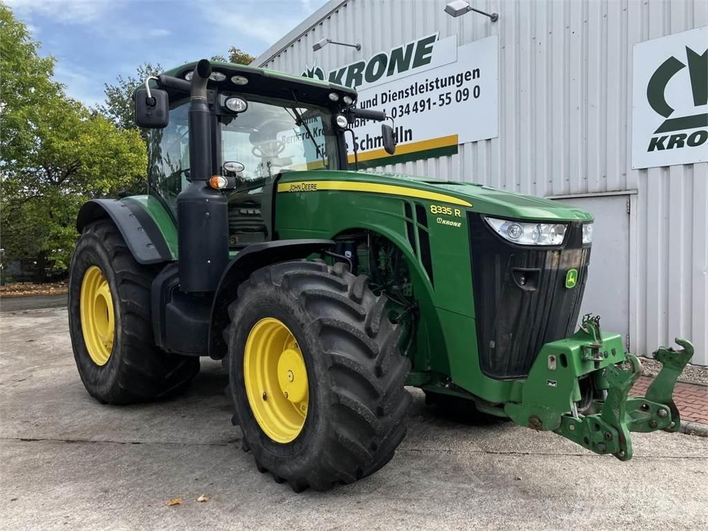 John Deere 8335R Tractoren