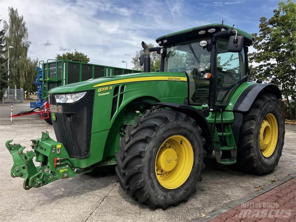 John Deere 8335R Tractoren