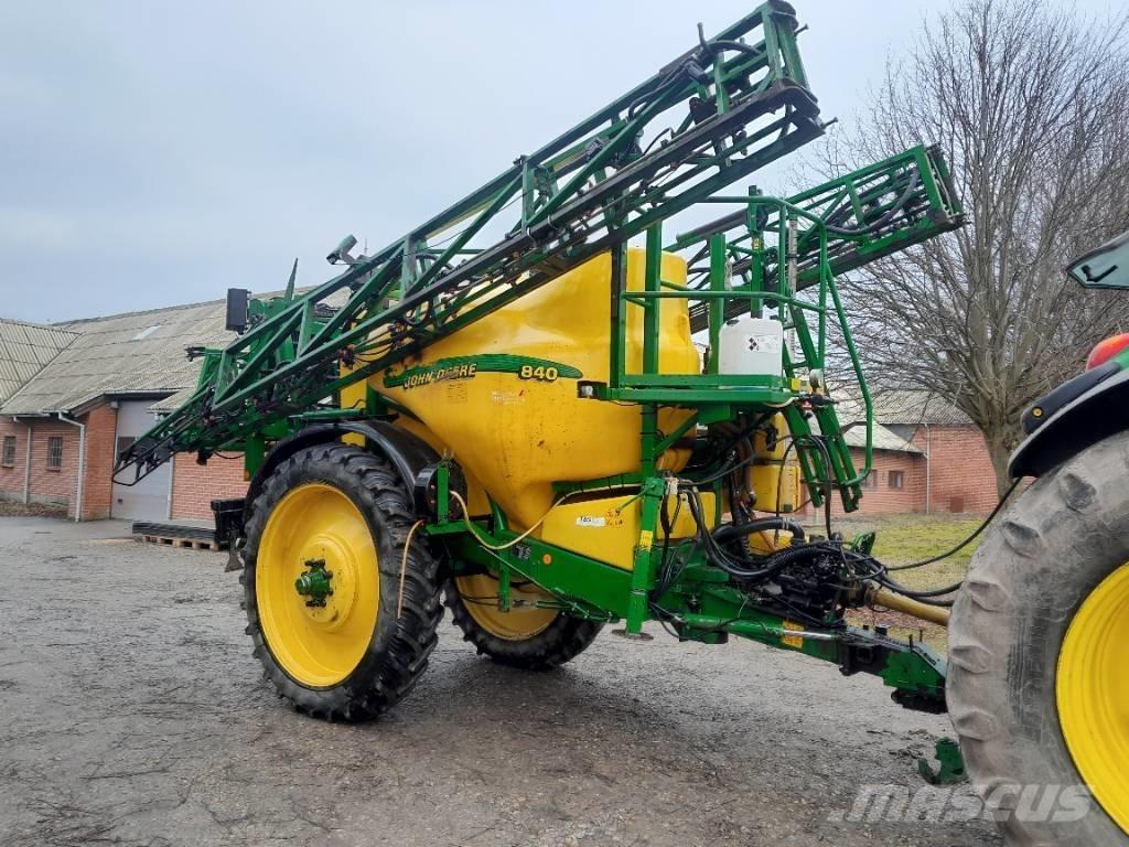 John Deere 840 Getrokken spuitmachines