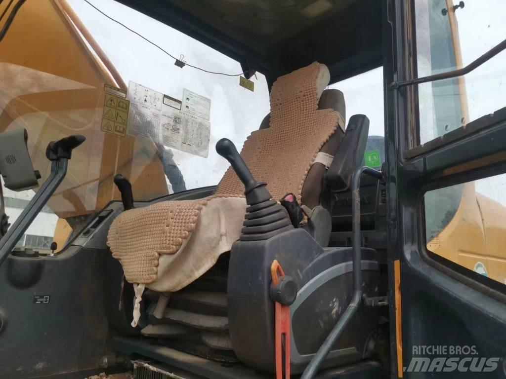 Hyundai 350L VS Rupsgraafmachines