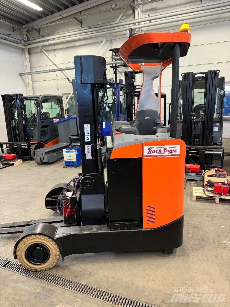 Toyota RRE160R Reachtruck voor hoog niveau