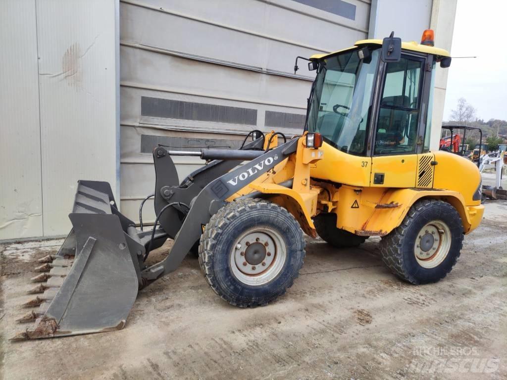 Volvo L 30 B Wielladers