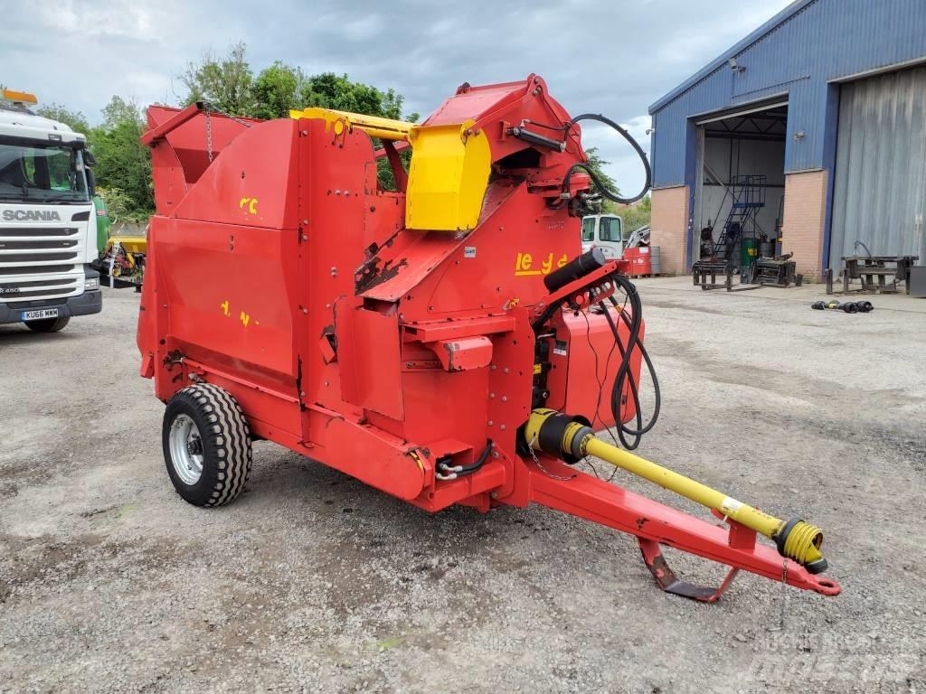 TEAGLE TOMAHAWK 8100 Balenhakselaars, -snijders en -afwikkelaars