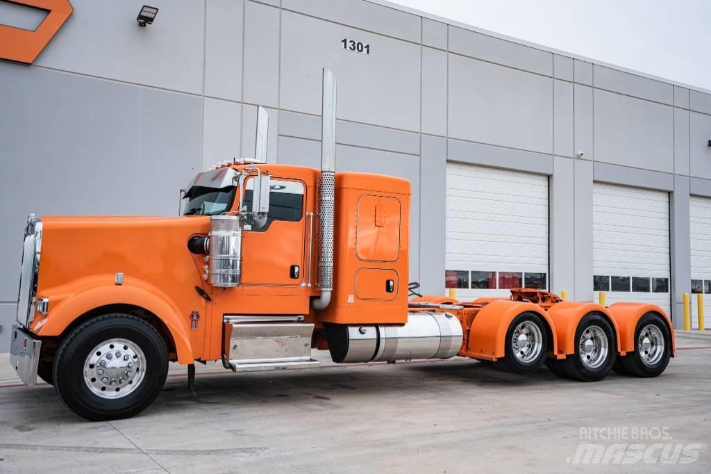 Kenworth W900 Trekkers