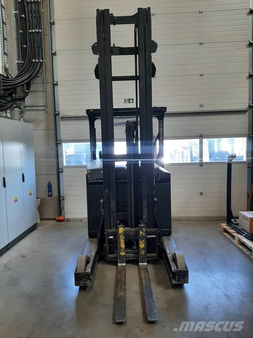 Yale MR16H Reachtruck voor hoog niveau