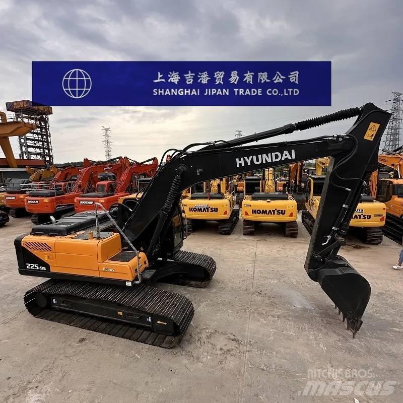 Hyundai R225 Rupsgraafmachines