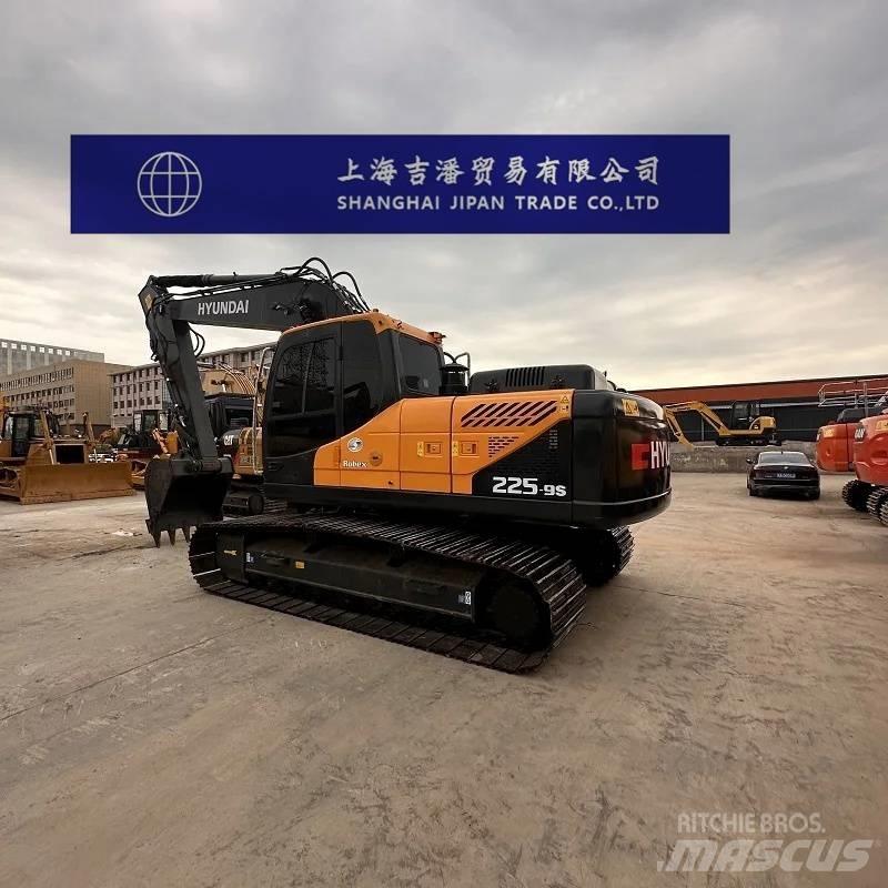 Hyundai R225 Rupsgraafmachines