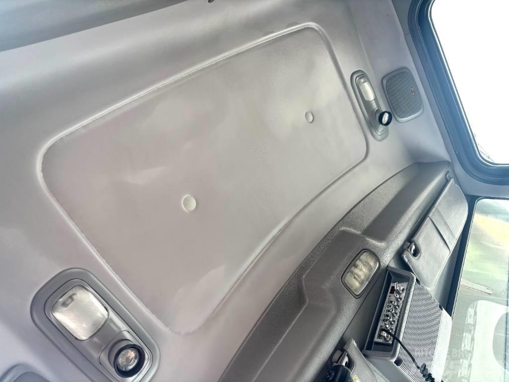 Peterbilt 389 Trekkers