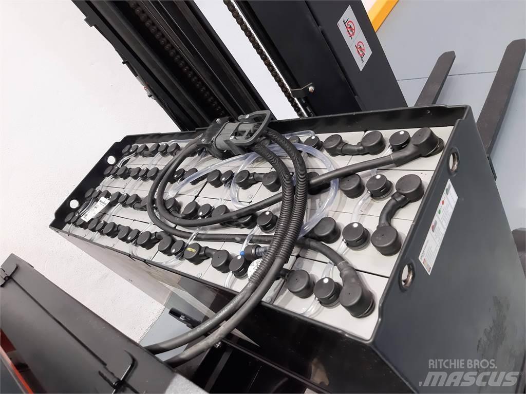 BT RRE 180 E Reachtruck voor hoog niveau