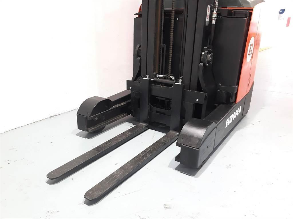 BT RRE 180 E Reachtruck voor hoog niveau