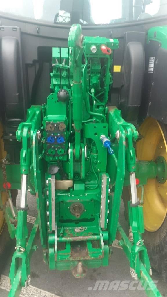 John Deere 6120 R Tractoren