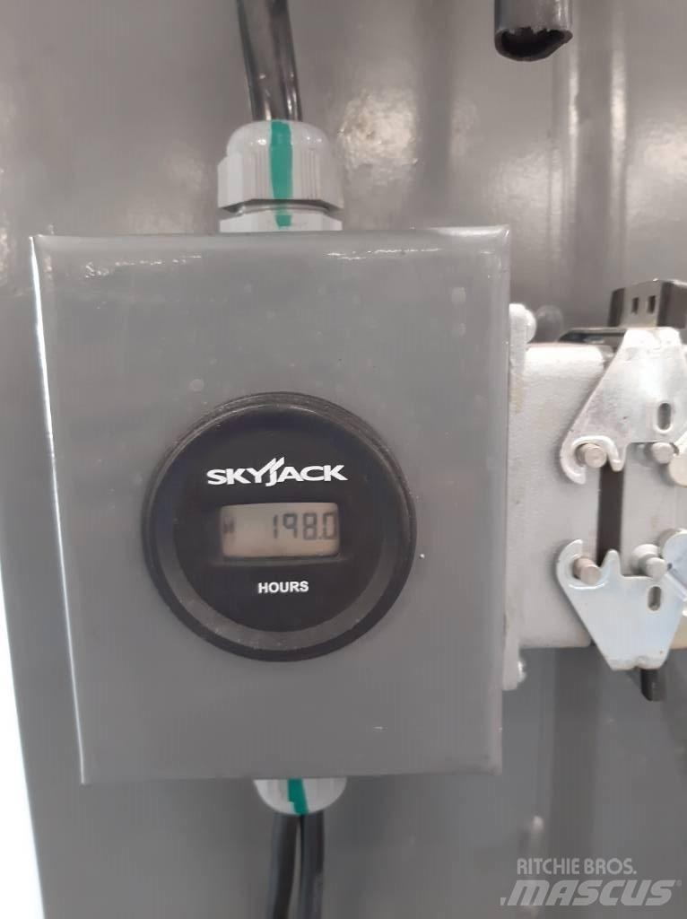 SkyJack SJ 16 Personenliften en invalideliften