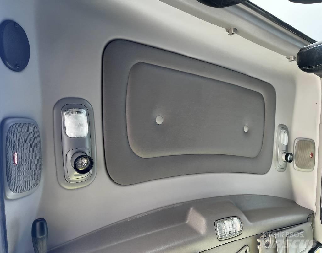 Peterbilt 389 Trekkers