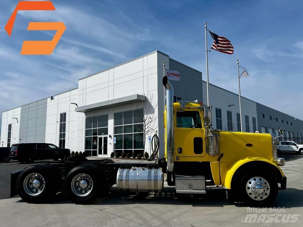 Peterbilt 389 Trekkers