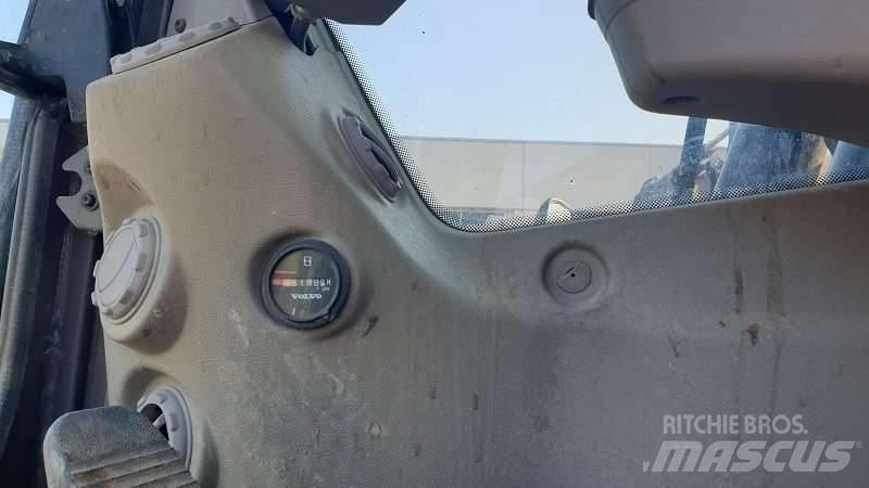Volvo EW 210 C Wielgraafmachines