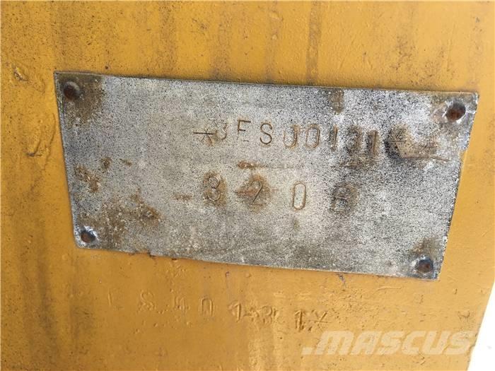 CAT 320 B Rupsgraafmachines