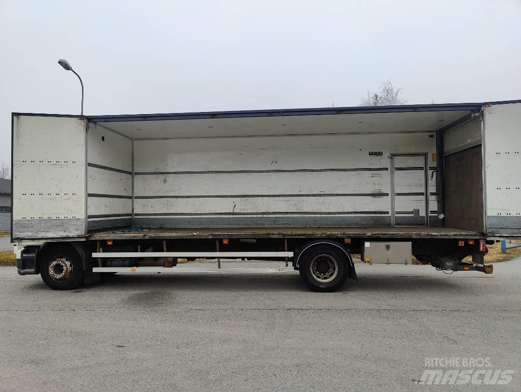 Volvo FL 260 Bakwagens met gesloten opbouw
