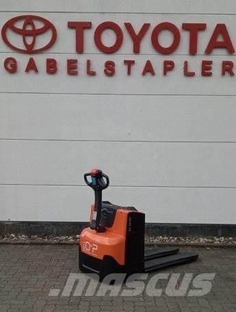Toyota LWE 200 Stapelaar meeloop