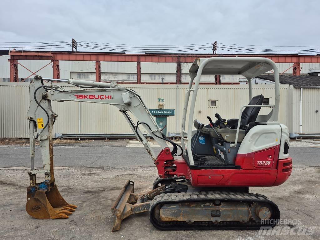 Takeuchi TB 230 Minigraafmachines < 7t