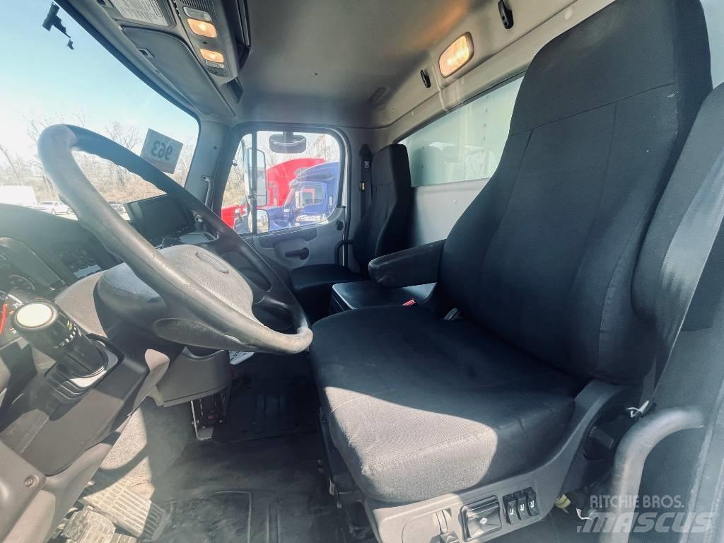 Freightliner M 106 Bakwagens met gesloten opbouw