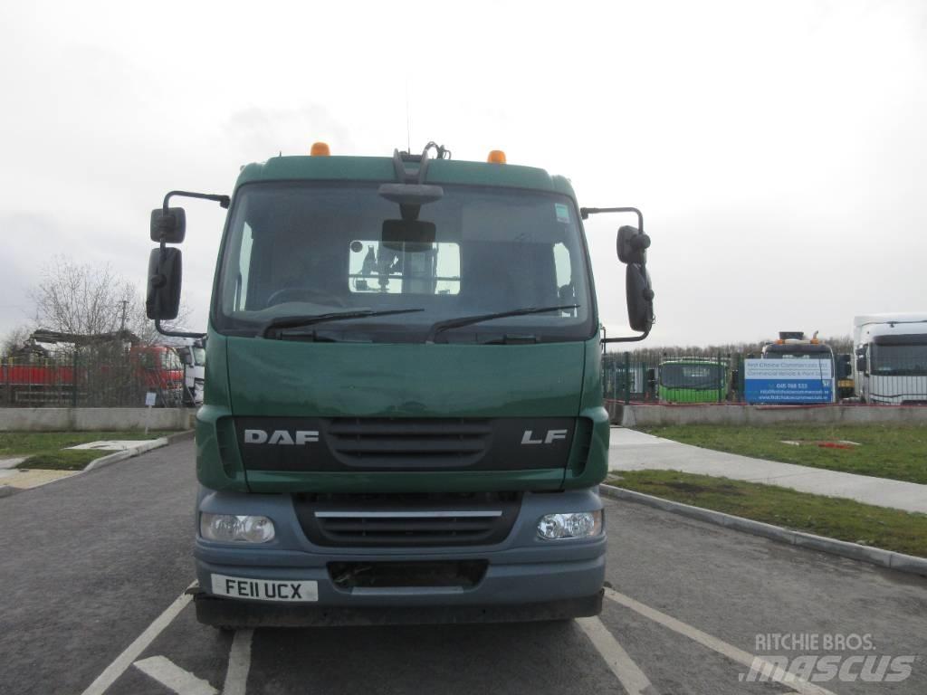 DAF 45.220 Vlakke laadvloer met kraan
