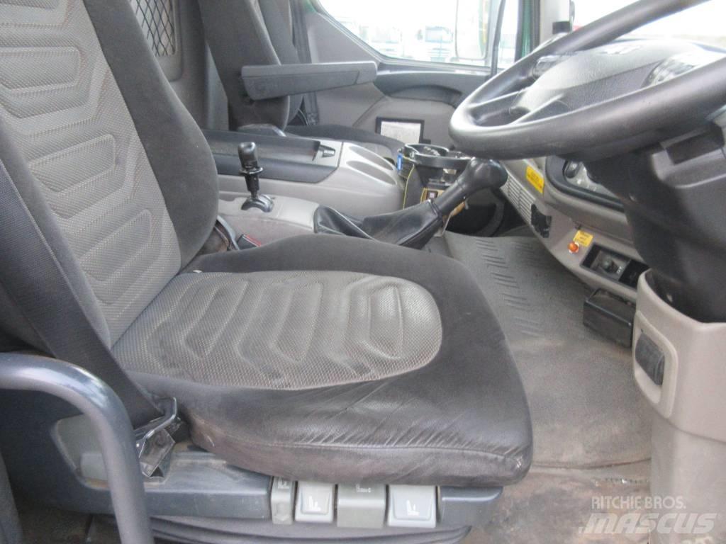 DAF 45.220 Vlakke laadvloer met kraan