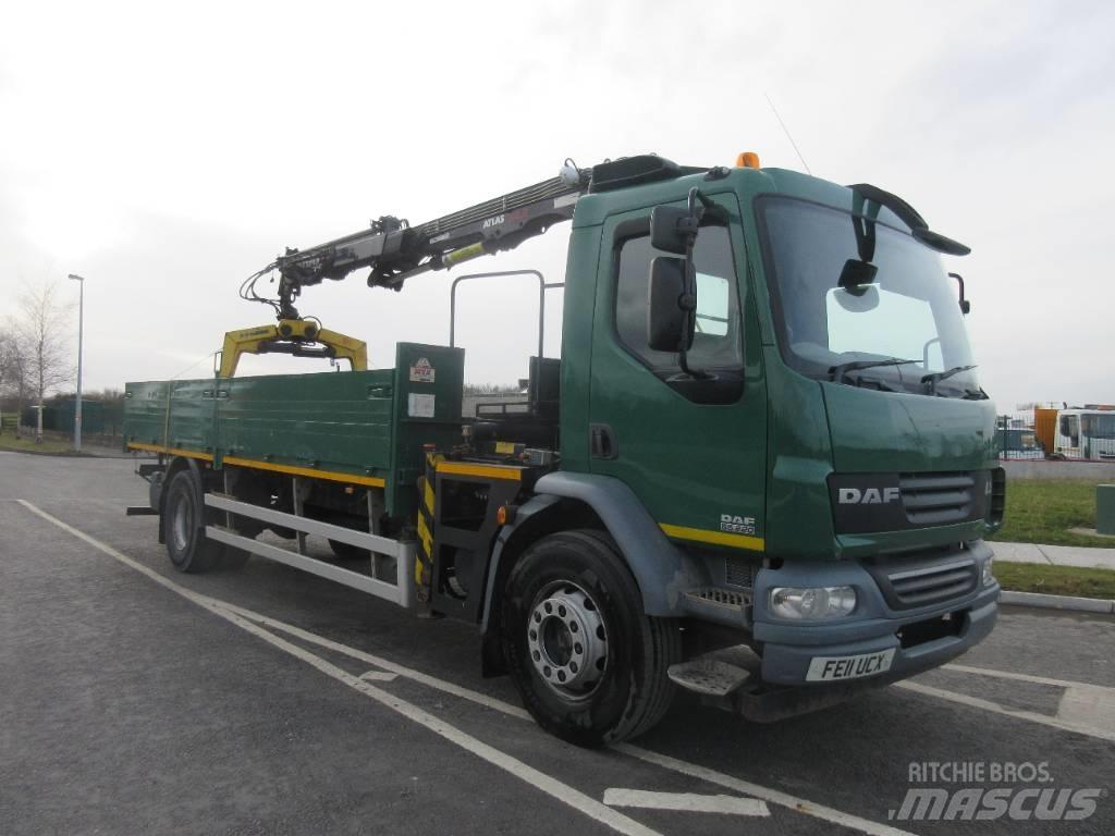 DAF 45.220 Vlakke laadvloer met kraan