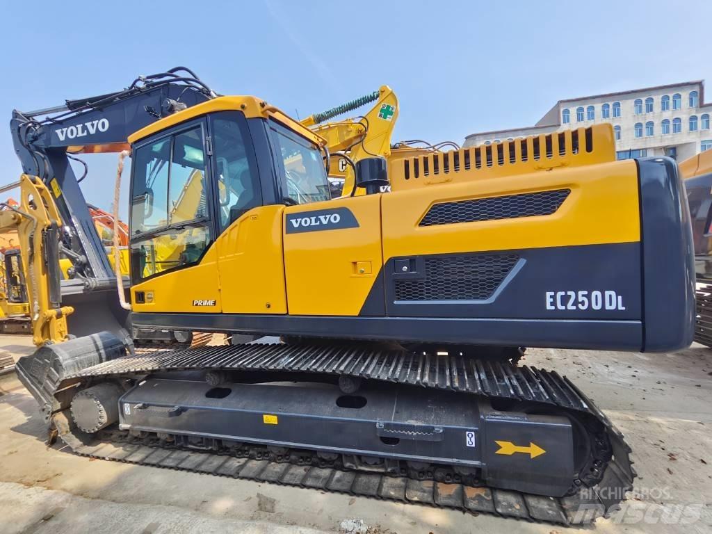 Volvo EC 250 D L Rupsgraafmachines