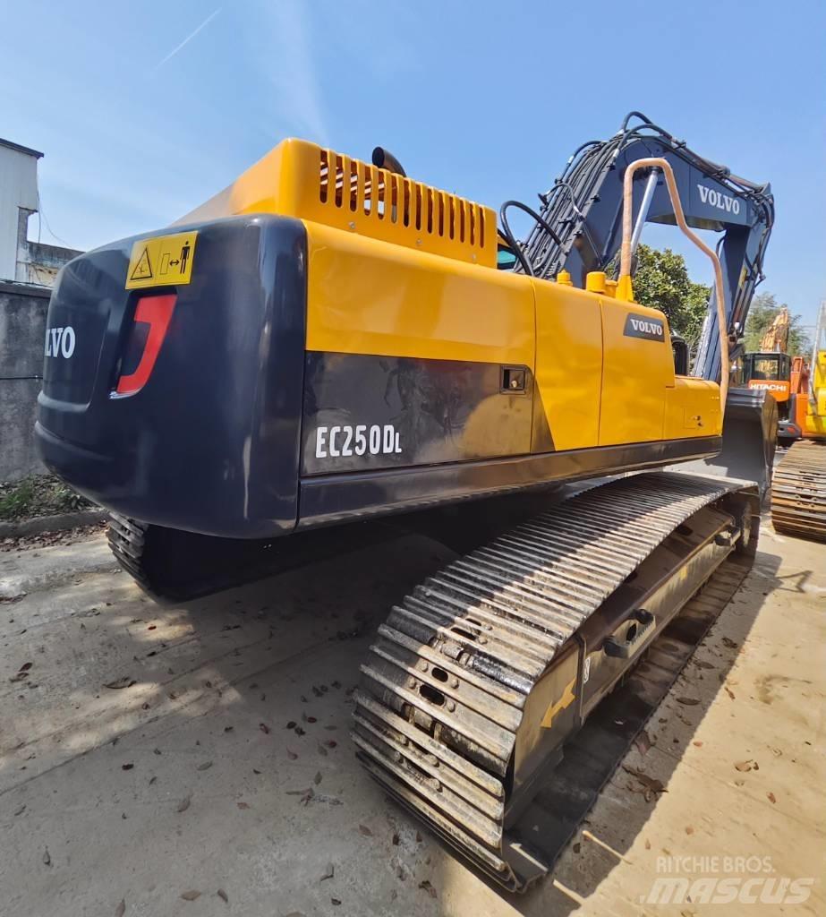 Volvo EC 250 D L Rupsgraafmachines