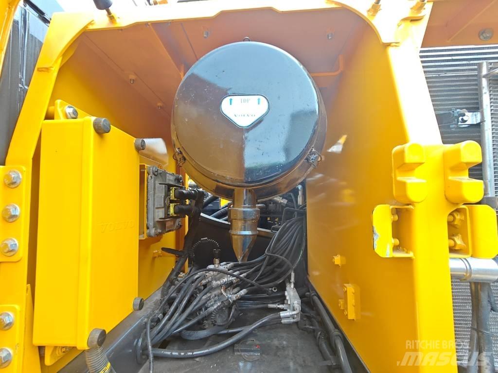 Volvo EC 250 D L Rupsgraafmachines