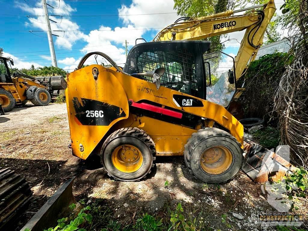 CAT 256 C Schrankladers