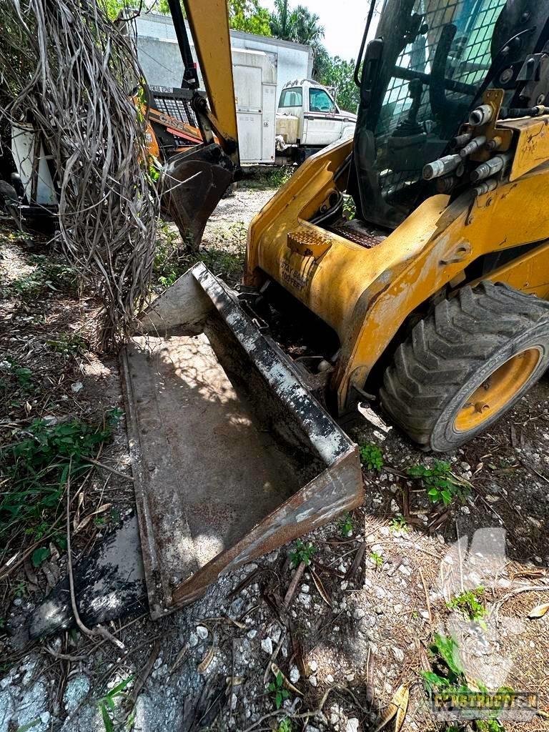 CAT 256 C Schrankladers