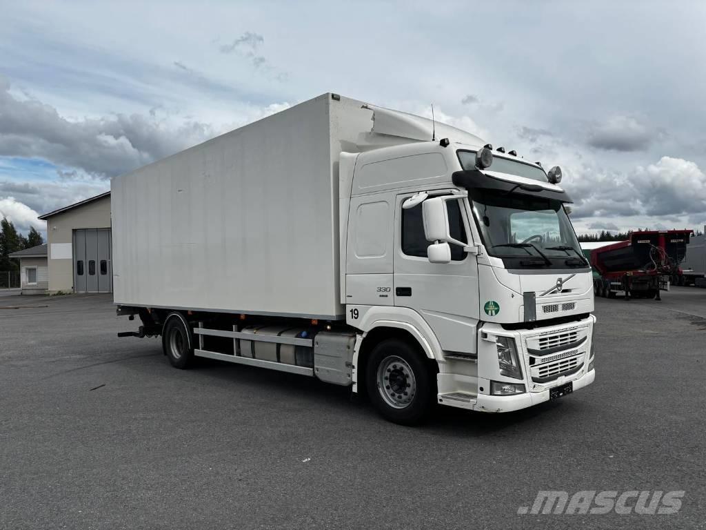 Volvo FM 330 Bakwagens met gesloten opbouw