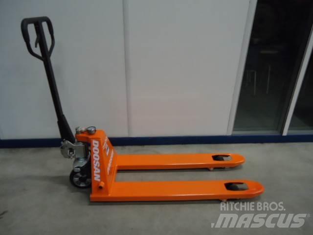 Doosan Pallettruck Steekwagentje