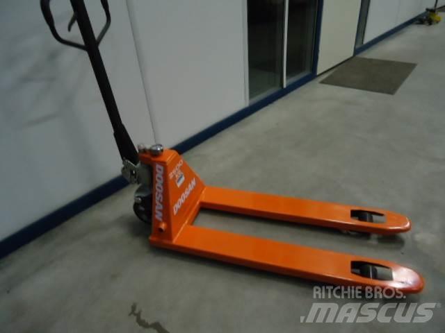 Doosan Pallettruck Steekwagentje