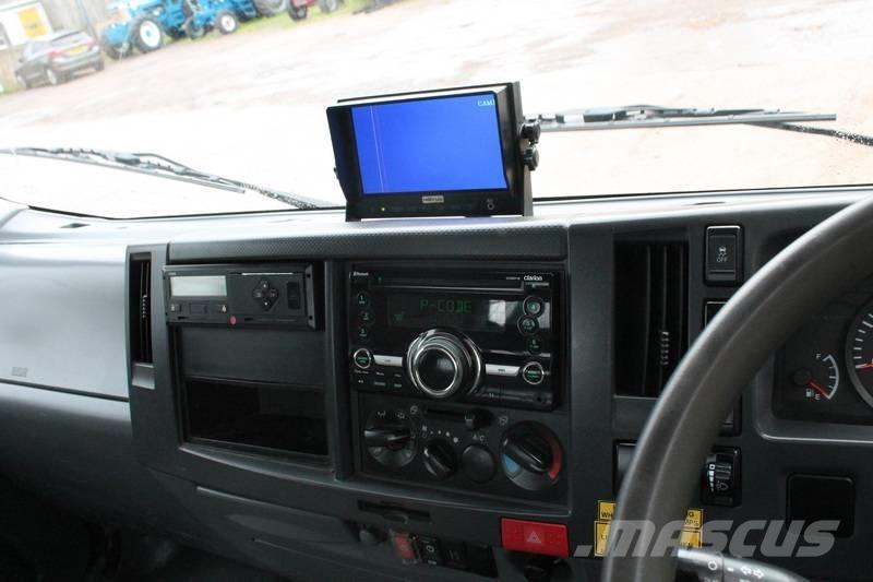 Isuzu 75.150 Vrachtwagen met vlakke laadvloer en lier