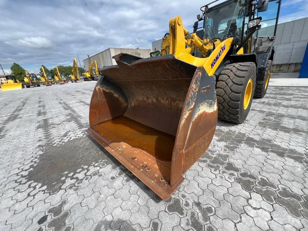 Komatsu WA320-7 Wielladers