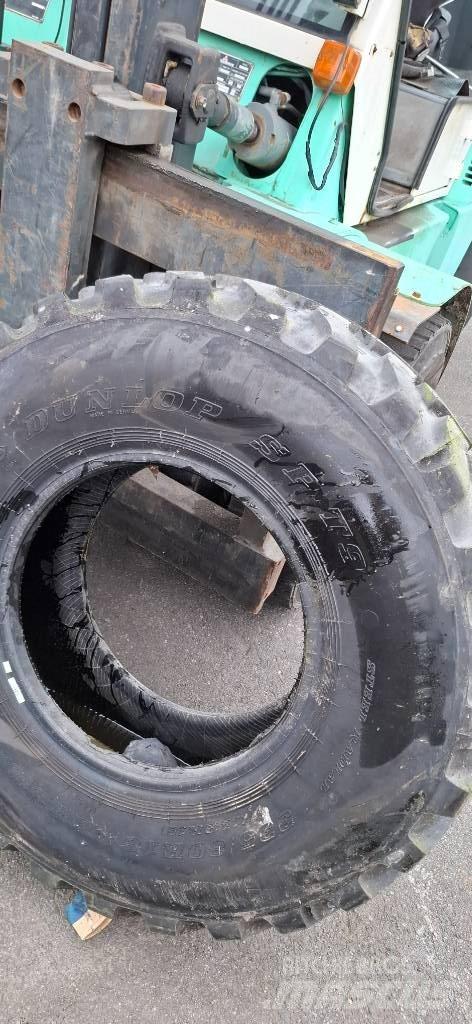 Dunlop 335/80R18 Banden, wielen en velgen