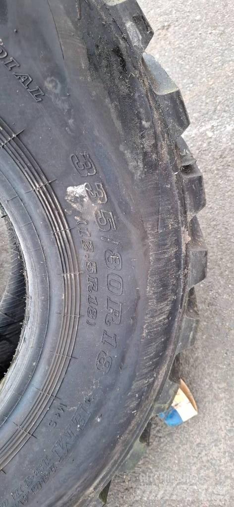 Dunlop 335/80R18 Banden, wielen en velgen