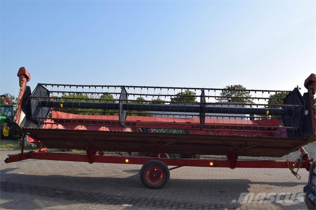 Case IH 1680 Axial Maaidorsmachines