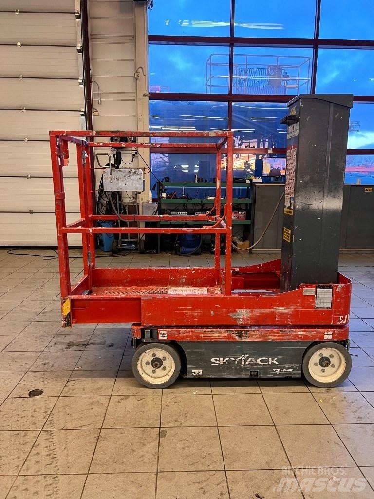 SkyJack SJ 16 Personenliften en invalideliften