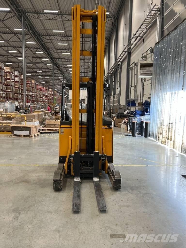 Jungheinrich ETV 214 Reachtruck voor hoog niveau