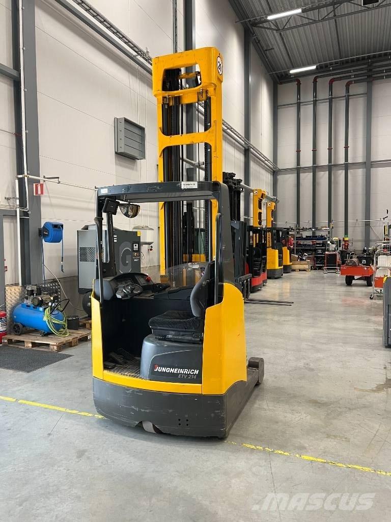 Jungheinrich ETV 214 Reachtruck voor hoog niveau