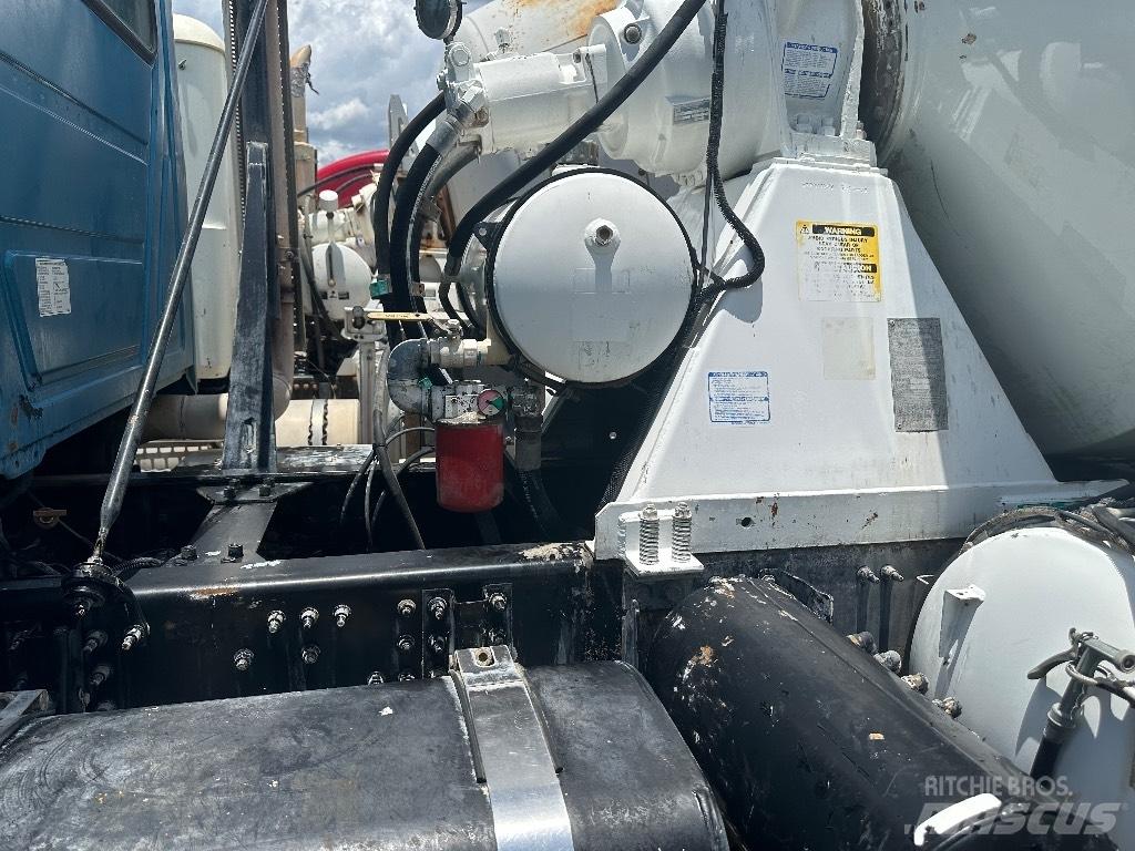 Mack GU 800 Anders