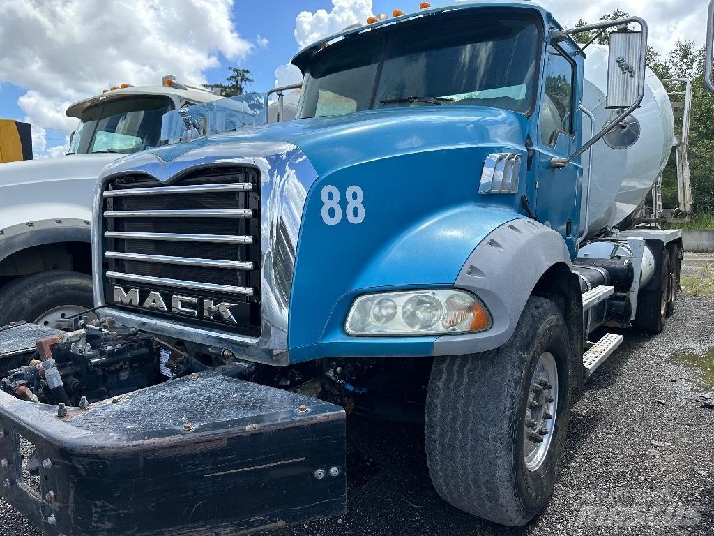 Mack GU 800 Anders