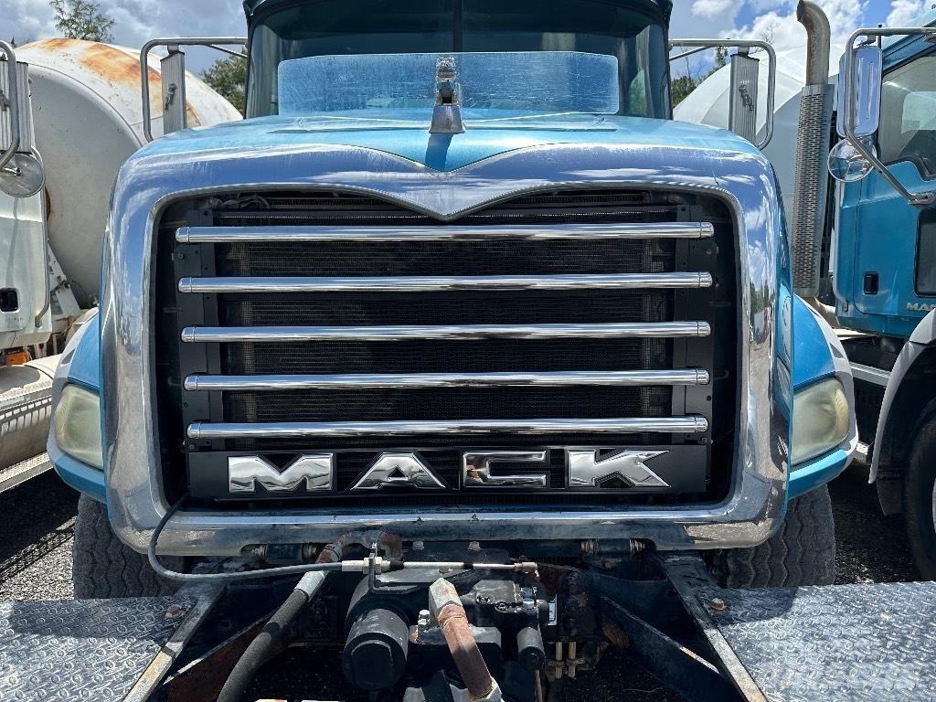 Mack GU 800 Anders