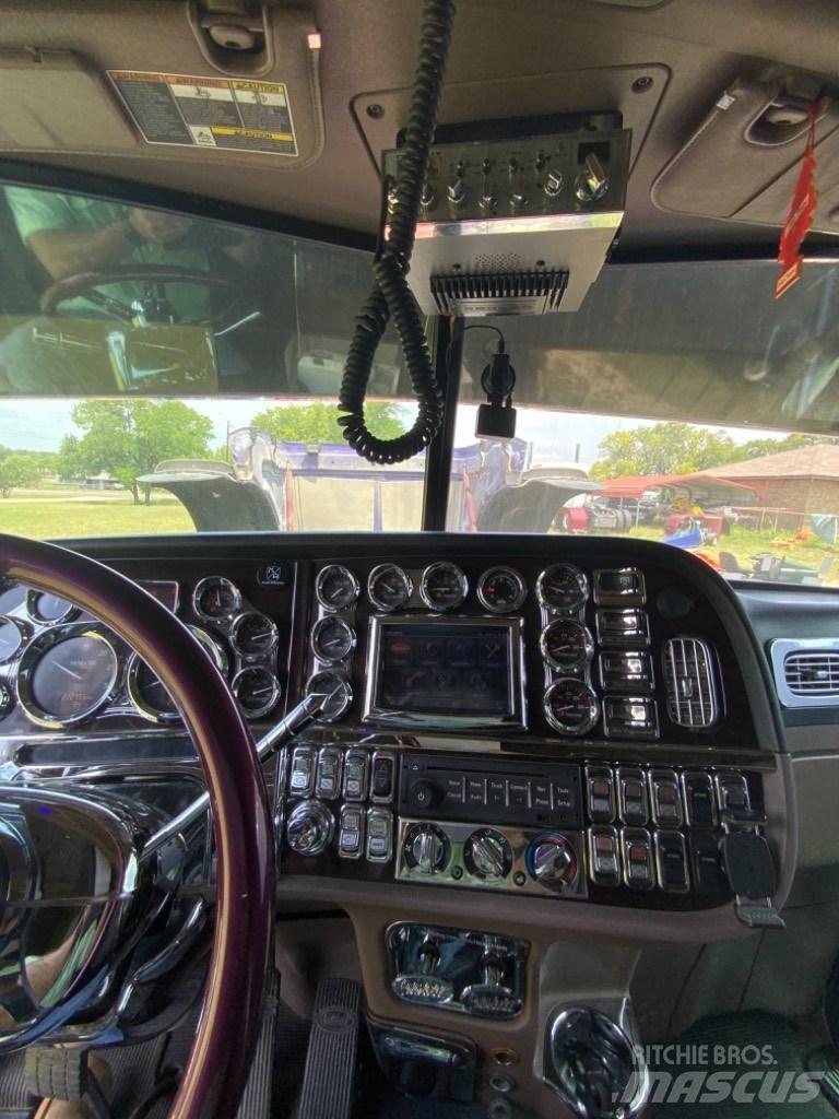 Peterbilt 389 Trekkers