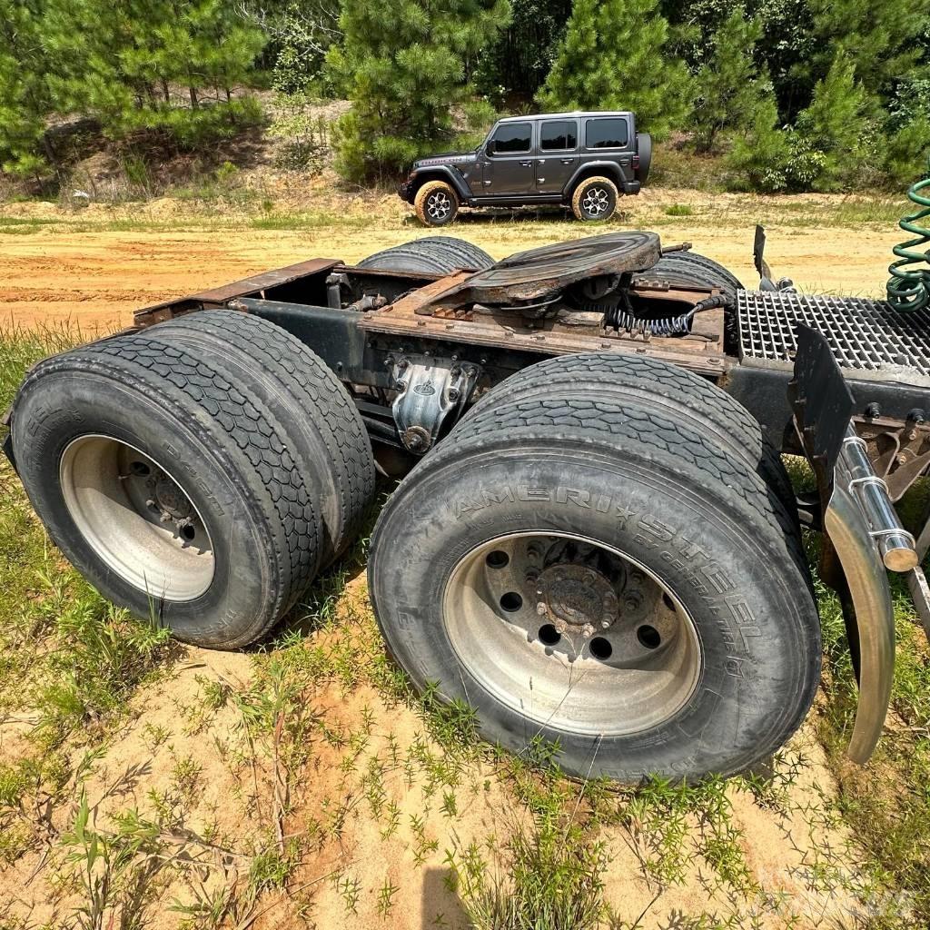 Mack CH 613 Trekkers